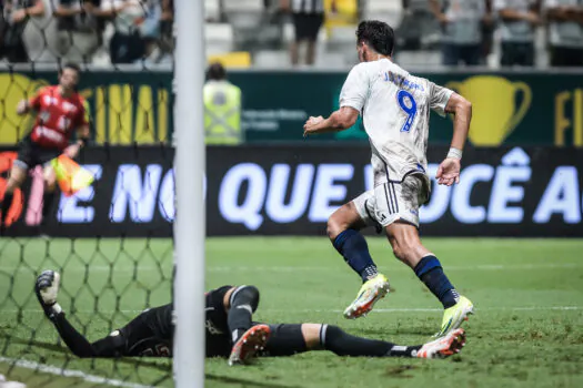 Cruzeiro busca empate após 2 a 0 do Atlético-MG e terá vantagem na final