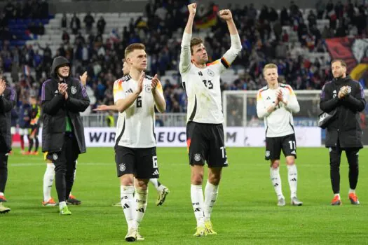 Alemanha faz gol relâmpago em retorno de Kroos e vence a França em amistoso