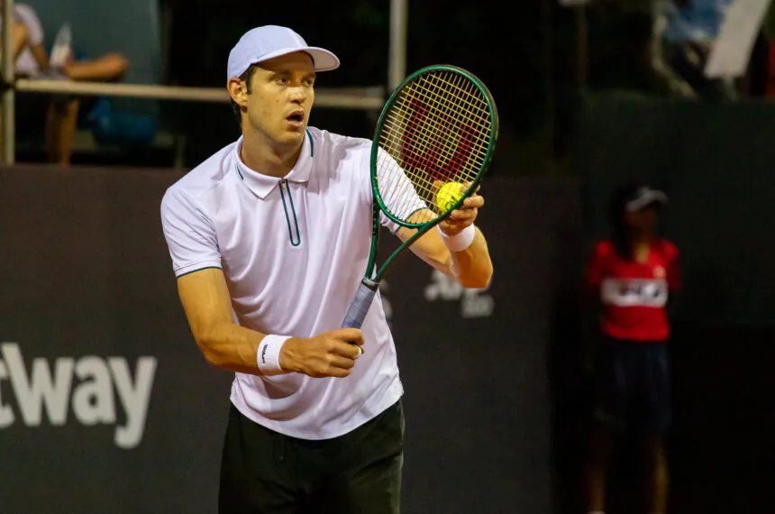 Nicolás Jarry em partida no Rio Open 2024