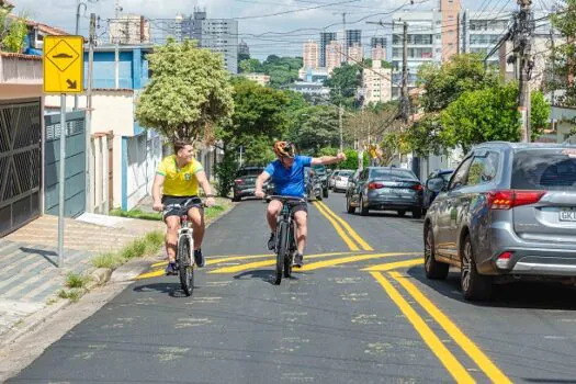 Prefeito Orlando Morando entrega conclusão de asfalto novo na Vila Marchi