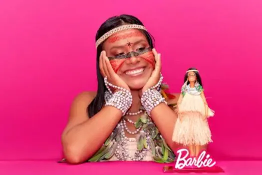 Mattel lança Barbie indígena em homenagem à influencer Maira Gomez