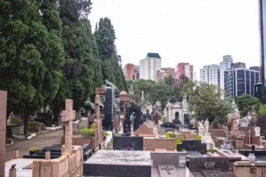 Parte do muro do Cemitério da Consolação desaba após forte chuva em SP