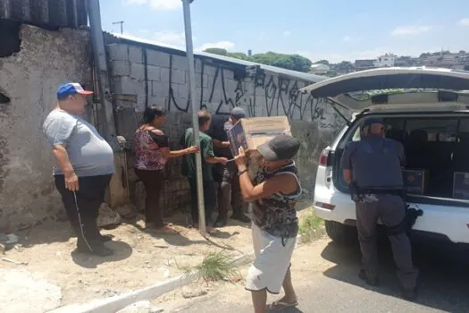 Há 8 anos, sargento da PM entrega cestas básicas nas comunidades da zona leste de SP