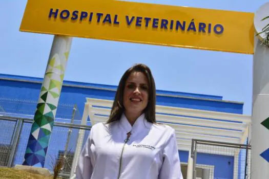 Dra. Ana festeja inauguração do hospital público veterinário