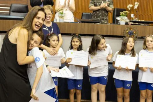 Dra. Ana Veterinária homenageia Educandário Santo Antonio