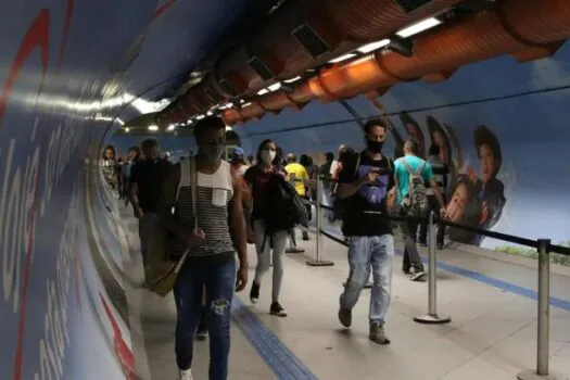 Estação Consolação do Metrô tem tumulto entre passageiros após problema em esteira rolante