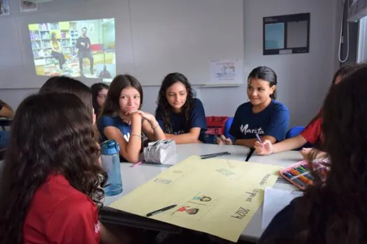 Estudantes gaúchos debatem sobre internet segura e relações saudáveis no mundo virtual