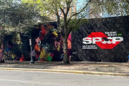 Símbolo da cultura paulista, artista Eduardo Kobra assina fachada da Casa SP na SXSW