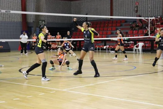 Mackenzie Cia. Do Terno (MG) recebe o Curitiba Vôlei (PR) no segundo jogo da semifinal da B Bet7k feminina