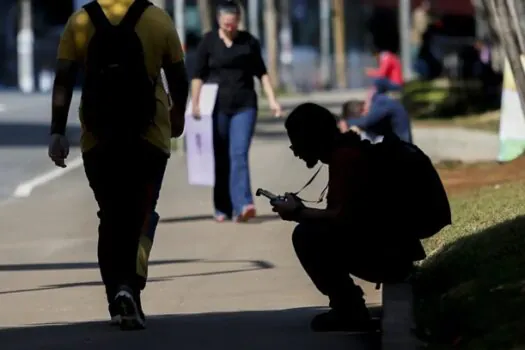 Um em cinco jovens brasileiros de 15 a 29 anos não estuda nem trabalha