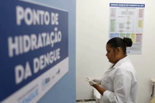 Conheça os sintomas da dengue, as fases da doença e os sinais de alerta