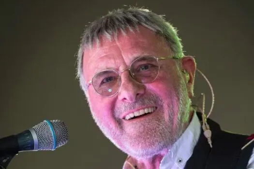 Morre Steve Harley, vocalista da banda Cockney Rebel, aos 73 anos de câncer