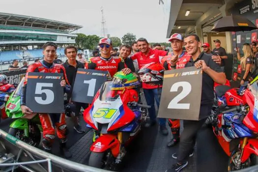 Eric Granado volta ao SuperBike Brasil com a pole position para a primeira etapa