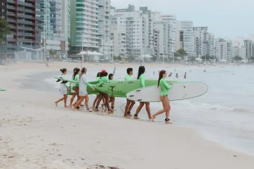 Águas de Gaia abre inscrições para vivências gratuitas de surf para mulheres em cinco estados