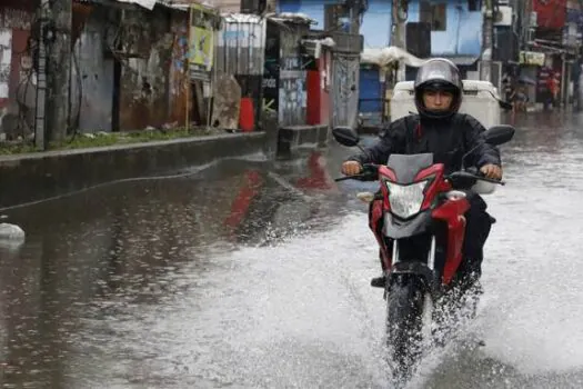 Chuva: Petrópolis recomenda fechamento do comércio no centro histórico