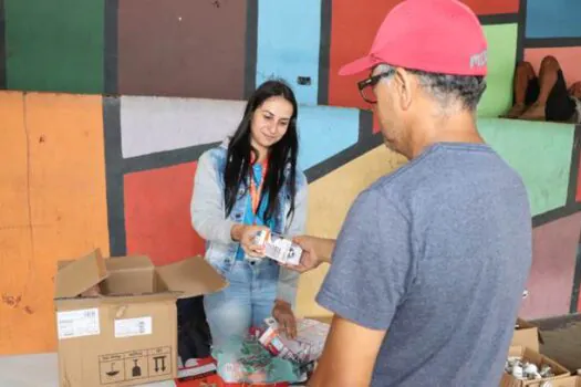 Troca de lâmpadas antigas por novas promove consumo consciente na Vila do Doce