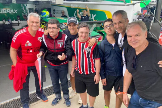 Felipe Massa recebe atletas do futsal PCD do São Paulo