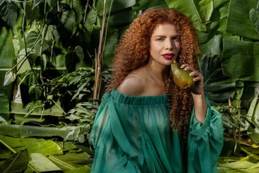 Vanessa da Mata chega ao Rio com a turnê de “Vem Doce”