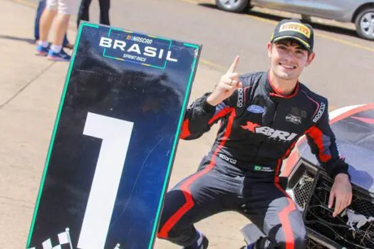 Nascar Brasil: Victor Andrade celebra vitória na estreia em Campo Grande