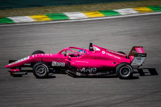 Rafaela Ferreira conquista pole inédita no BRB Fórmula 4 Brasil em Interlagos