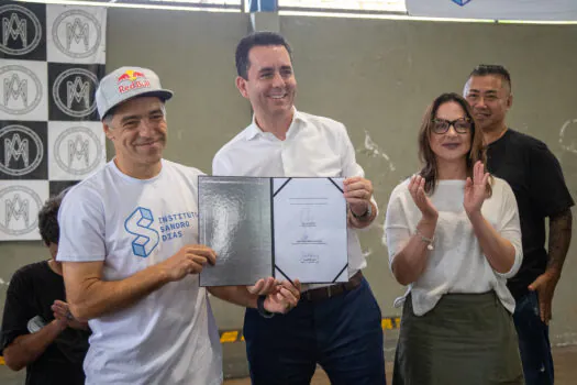 Sandro Dias abre portas de projeto com aulas de skate gratuitas em Santo André