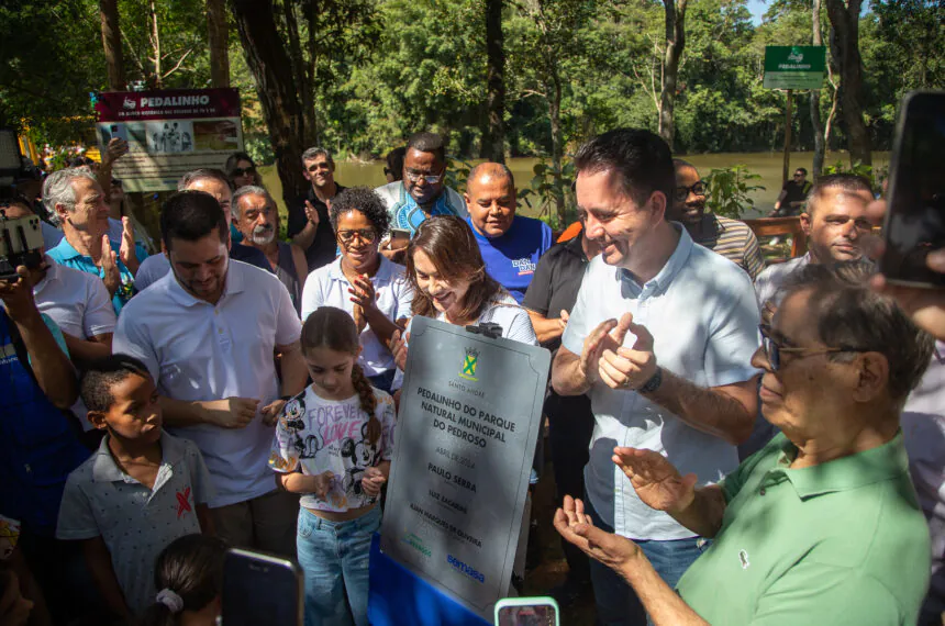 Um grande número de visitantes do Parque do Pedroso acompanhou a inauguração do novo pedalinho