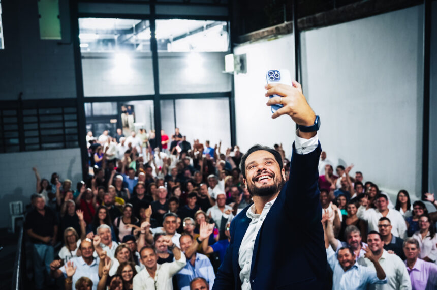 Pré-candidato Fabio Palacio e apoiadores em evento realizado nesta quarta (10)