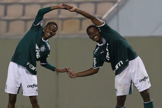 Estêvão brilha e comanda vitória de virada do Palmeiras na Libertadores