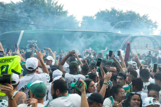 Palmeiras volta a virar final, derruba Santos e leva primeiro tri paulista após 90 anos