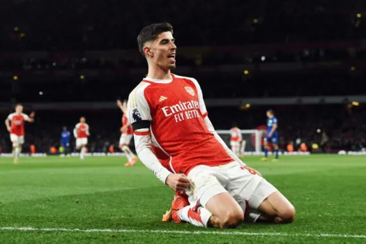 Arsenal passeia e faz 5 no Chelsea com direito a ‘lei do ex’ e golaço