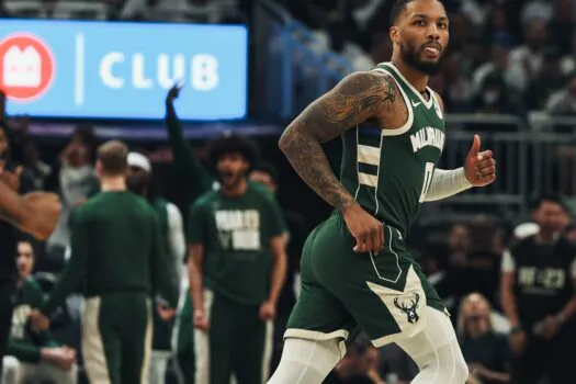 Bucks perdem em casa e Pacers empatam série nos playoffs da NBA