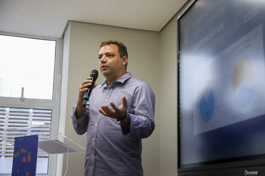 Roger Gregorio apresenta os detalhes técnicos da Faixa Azul na Prestes Maia