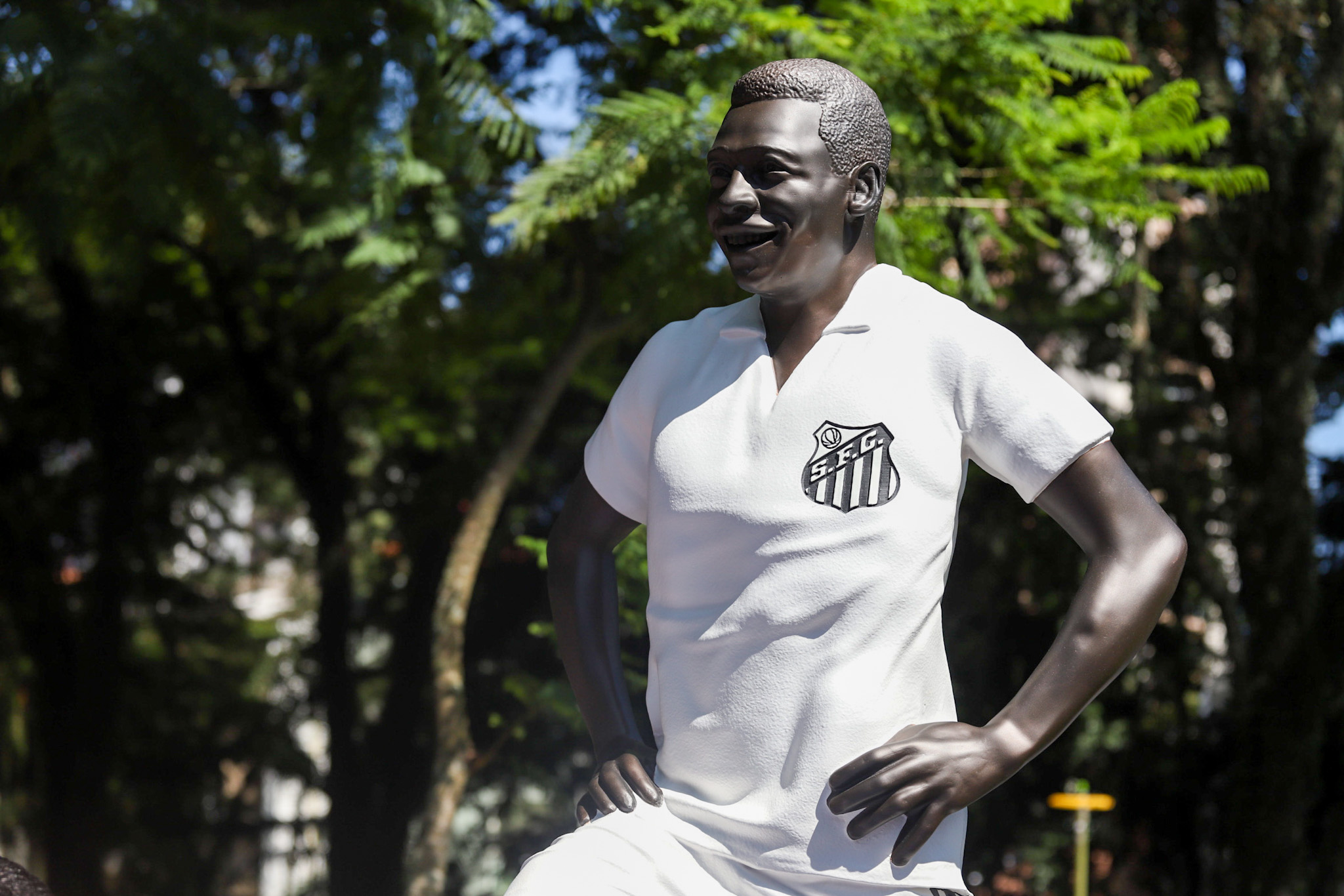 Estátua do Rei Pelé inaugurada no Parque Ipiranguinha em Santo André