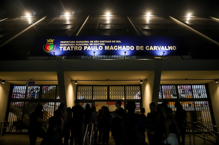 Seu Jorge faz da reinauguração de Teatro Municipal de São Caetano um grande espetáculo