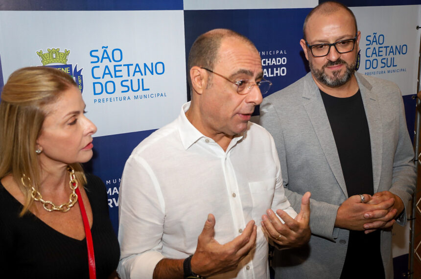 Denise Auricchio, José Auricchio Junior e Erike Busoni em coletiva de imprensa antes do show