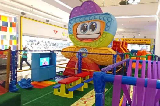 Parque sensorial de Pop it gigante é atração no Atrium Shopping