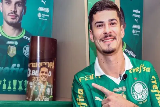 Rômulo celebra chegada ao Palmeiras após ser recusado por mais de 30 clubes