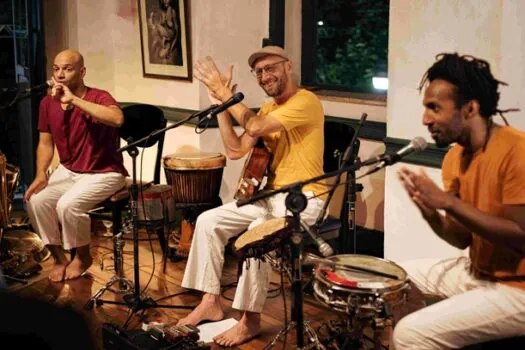 João Oliveira, Jota Erre e Kabé Pinheiro apresentam o show “Terra Batida” em São José dos Campos