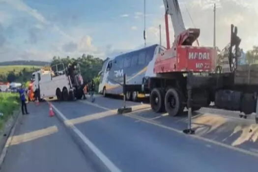 Acidente com ônibus de turismo deixa 8 mortos e 23 feridos na Bahia