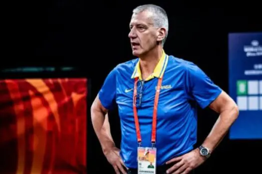 Técnico Petrovic retorna à seleção de basquete com equipe experiente