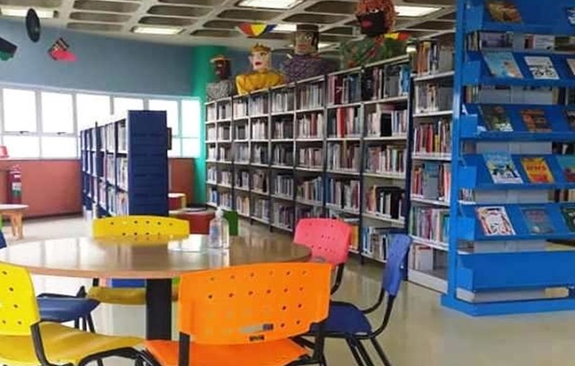 Acervos de bibliotecas dos CEUS estão disponíveis para estudantes, profissionais e comunidade