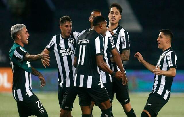 Jeffinho decide, Botafogo vence fora e garante vaga antecipada nas oitavas