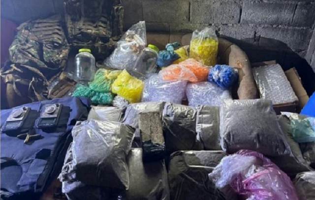 ‘Casa-bomba’ em SP: cão farejador do Choque encontra 35 kg de drogas