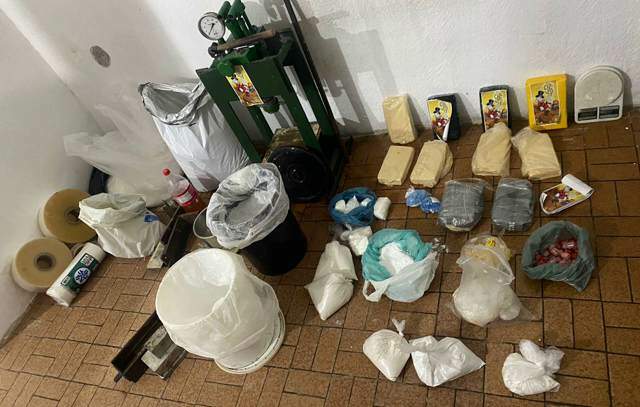PM encontra 'casa bomba' e apreende 100kg de cocaína na zona leste de SP