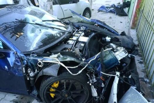 Porsche estava a 156 km/h quando bateu em carro de motorista de aplicativo, diz perícia