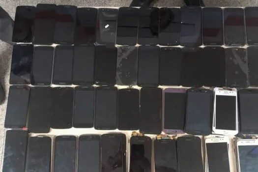 Polícia de SP devolve menos da metade dos celulares recuperados após roubo