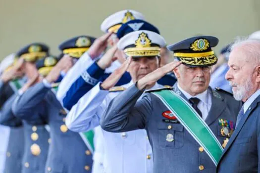 Presidente participa da cerimônia do Dia do Exército em Brasília