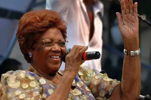 Em homenagem à Dona Ivone Lara, dia 13 de abril é instituído como Dia Nacional da Mulher Sambista