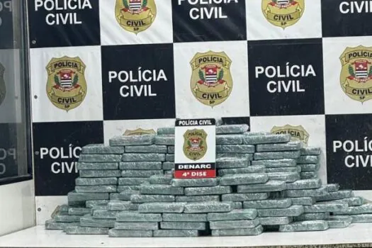 Denarc prende dupla e apreende 200 tijolos de cocaína em Araçariguama