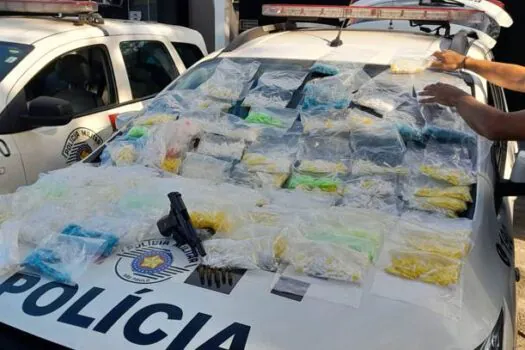 Homens são presos em flagrante com mais de 9 mil porções de drogas em casa no litoral de SP